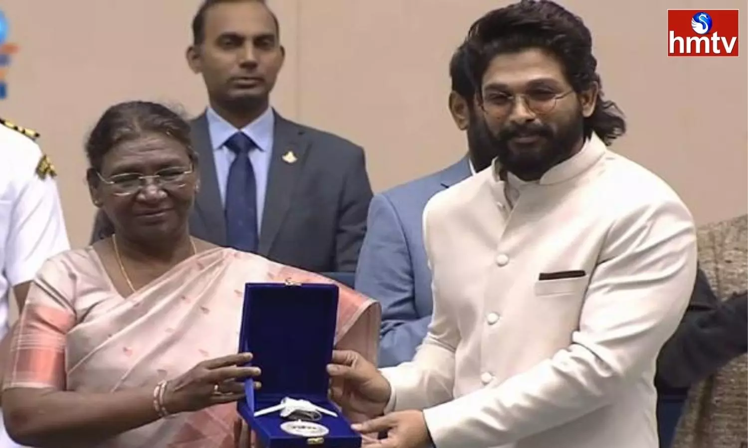 Allu Arjun Receives the Best Actor Award for Pushpa: The Rise at 69the National Film Awards
