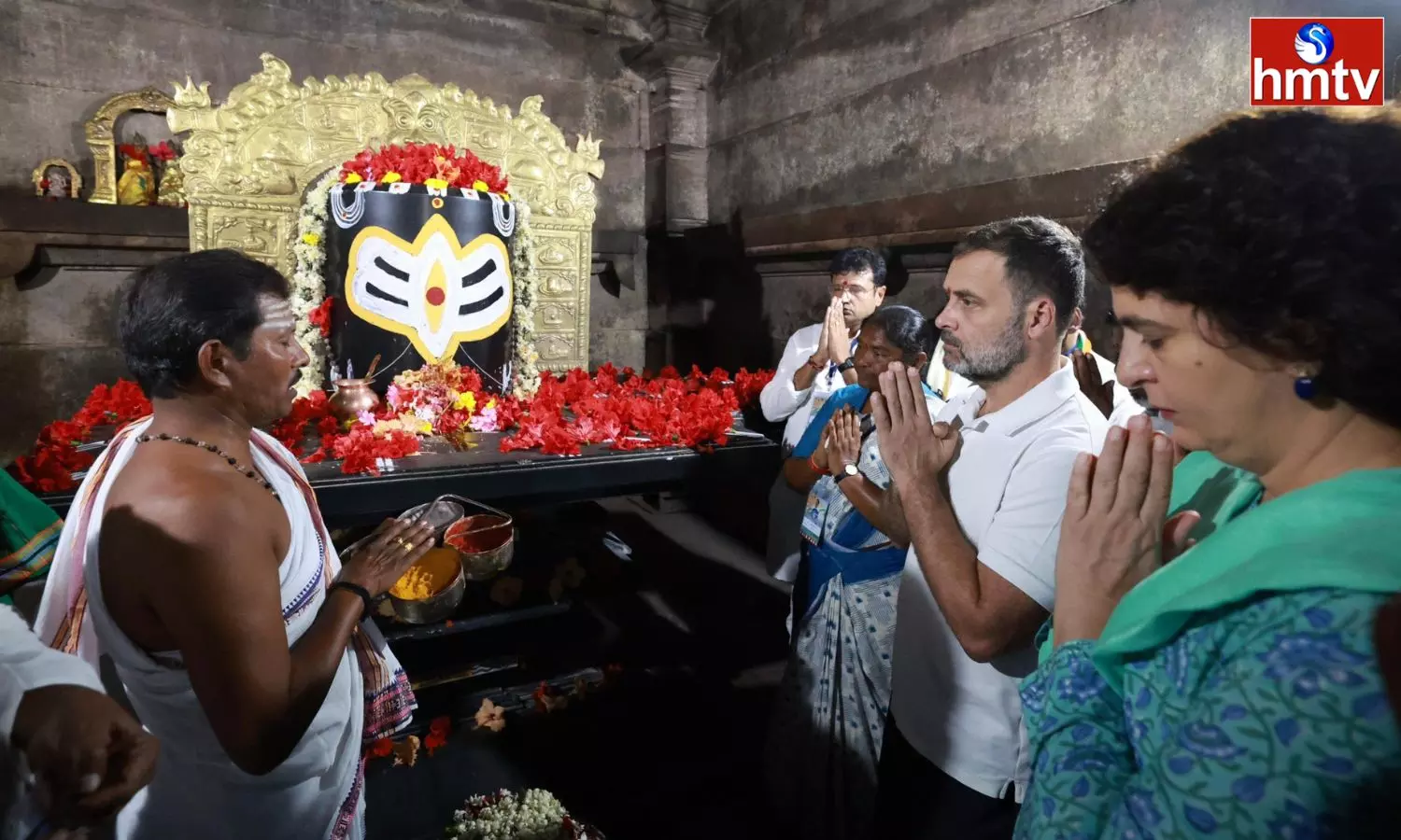 Rahul and Priyanka Gandhi At Ramappa Temple