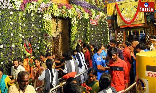 Crowd Devotees Increased Indrakeeladri
