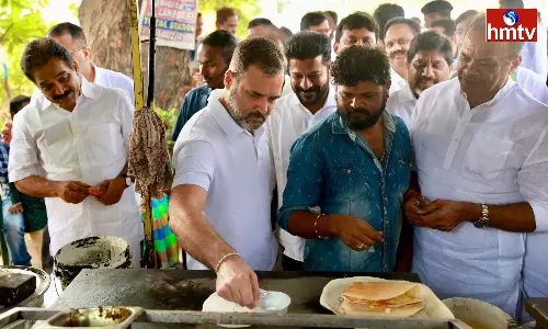 Rahul Gandhi Making Dosa on the Tiffin cart