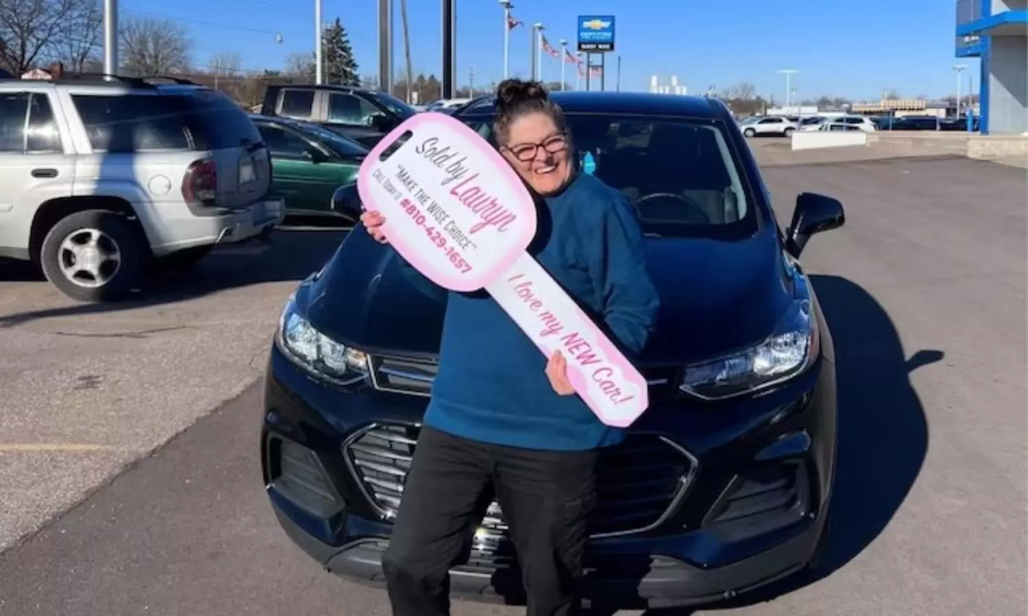 Car Company Take Photo Of Customers With Big Key Check Here The Reason