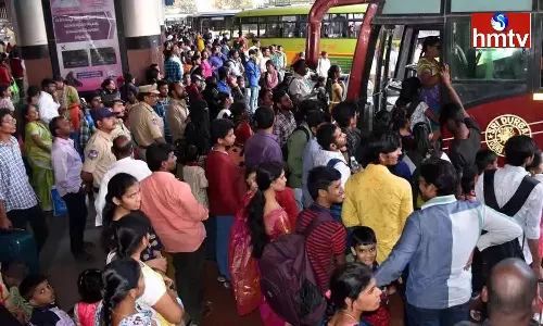 Bus Stations Are Crowded With Passengers During Dussehra Bus Stations Are Crowded With Passengers During Dussehra