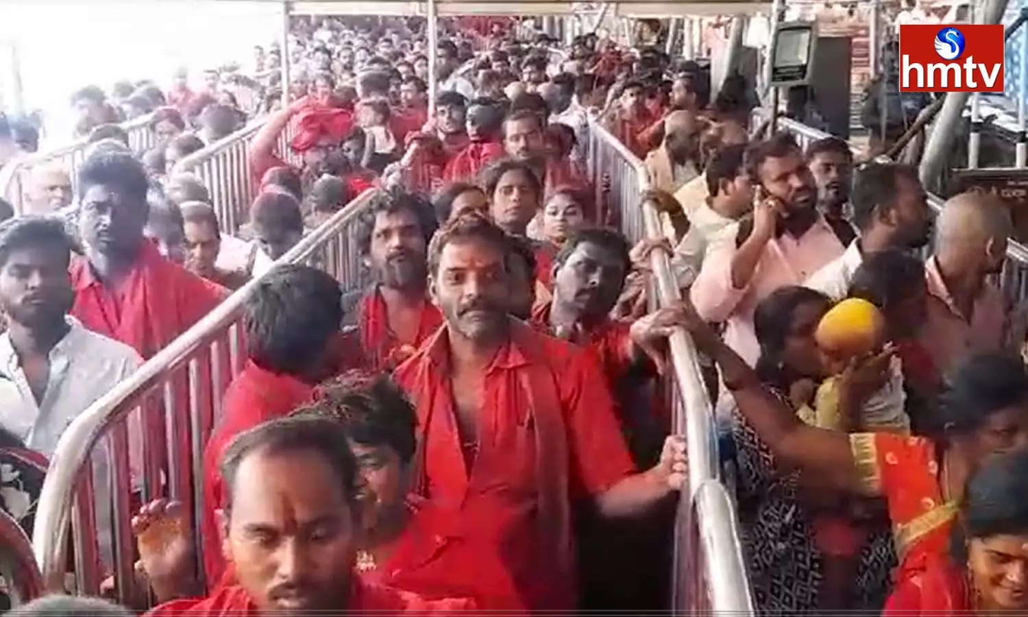 Huge Rush At Vijayawada Indrakeeladri Durga Temple