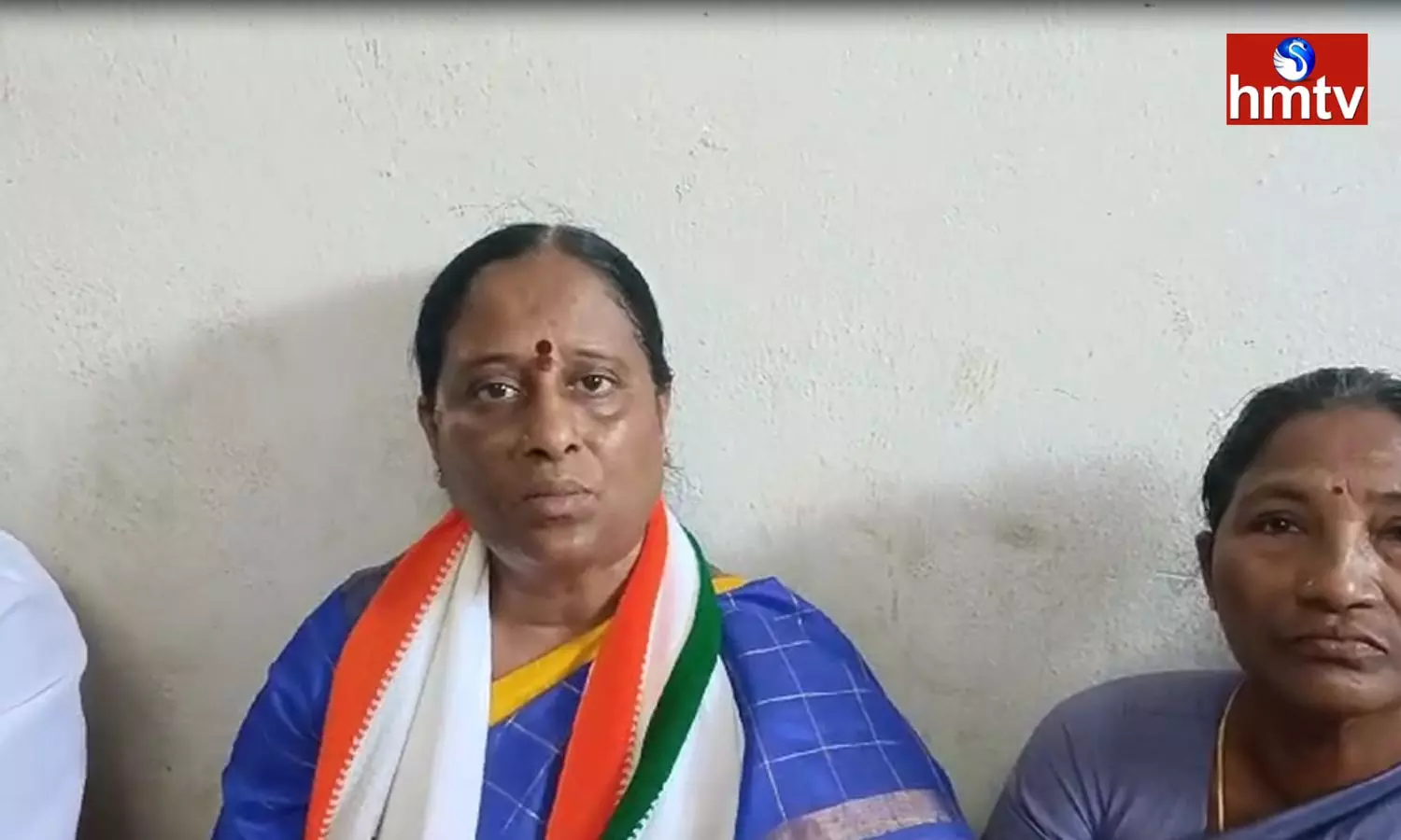 Konda Surekha Protest at Warangal Mills Colony Police Station