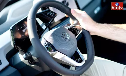 Many People Are Holding The Steering Wheel Of The Car Wrongly Do You Also Do This Mistake
