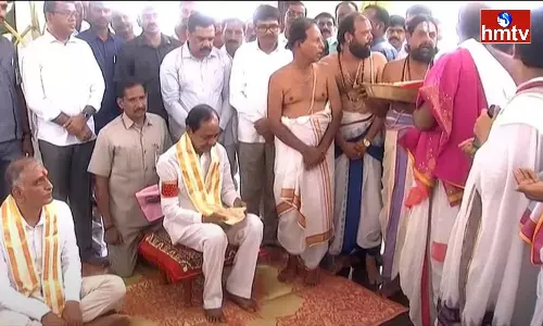 KCR Visits Konaipally Sri Venkateshwara Swamy Temple