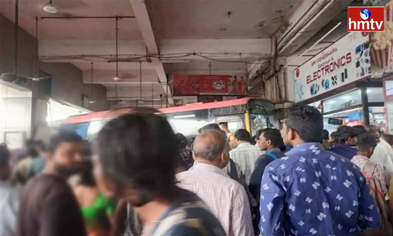 Bus Mishap In Vijayawada Bus Station Three Dead Bus Mishap In Vijayawada Bus Station Three Dead