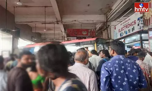 Bus Mishap In Vijayawada Bus Station Three Dead