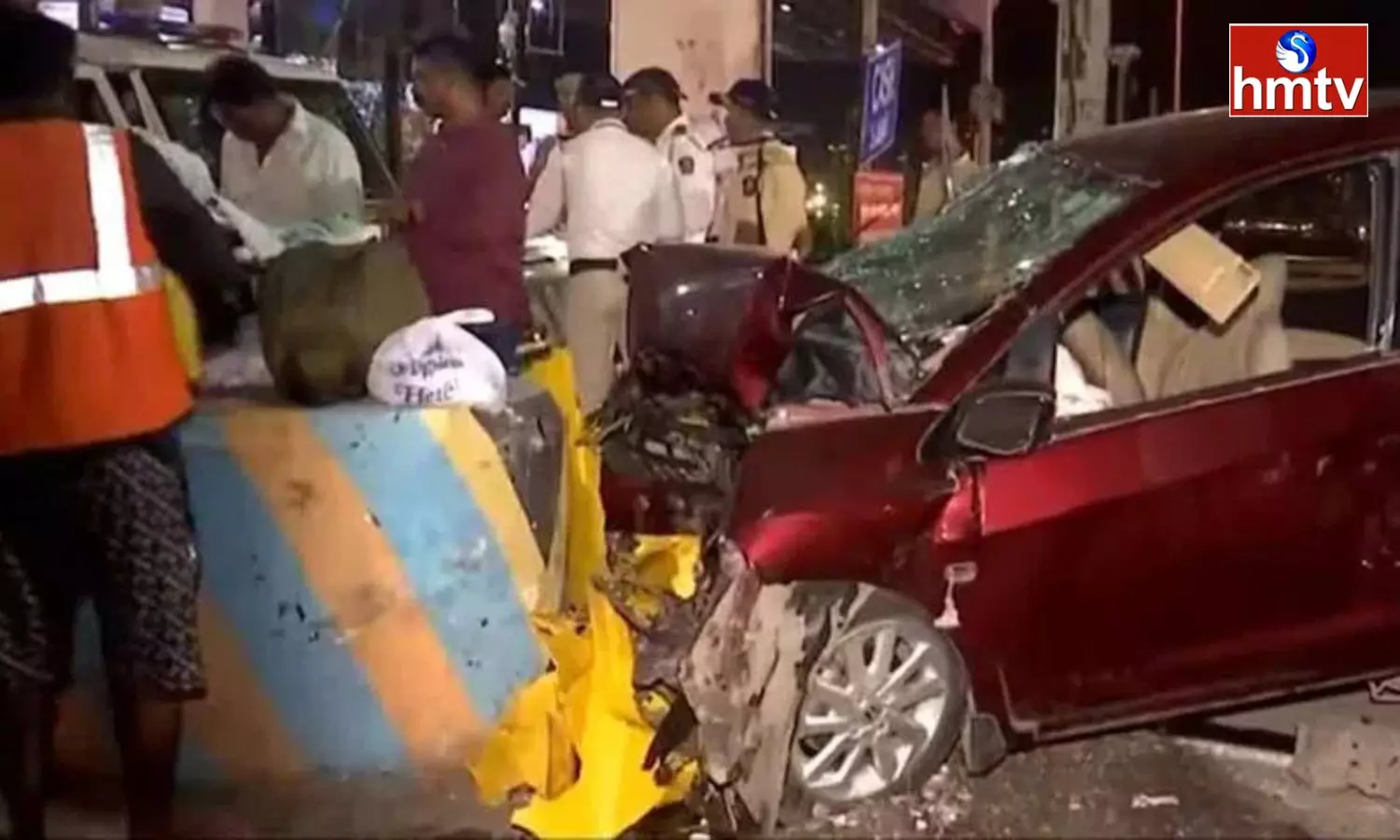 Road Accident 3 Dead And Several Injured In Multi-Car Crash At Mumbai