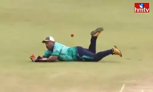 Wicket Keeper Takes Most Bizarre Catch In Kerala Premier League