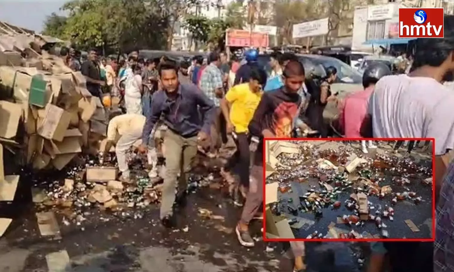 Liquor Vehicle Accident In Andhrapradesh And People Loot Alcohol Bottles