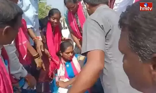 A MLC Kavitha About Fainting In A Campaign Vehicle A MLC Kavitha About Fainting In A Campaign Vehicle