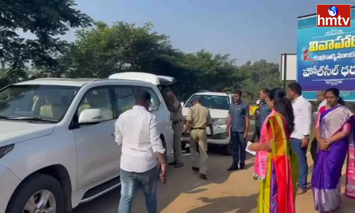 Police Checked The Convoy Of Mlc Kavitha