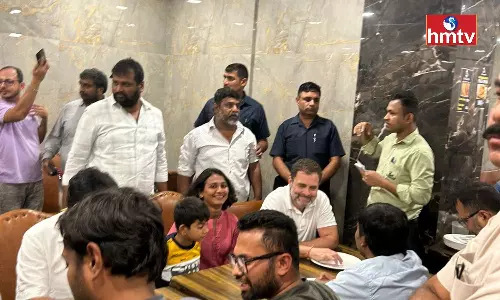 Rahul Gandhi Eats Biryani In Bawarchi Hotel At RTC Cross Roads Rahul Gandhi Eats Biryani In Bawarchi Hotel At RTC Cross Roads