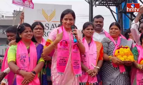 Minister Malla Reddy Daughter In Law Pothireddy Who Danced With The Women Minister Malla Reddy Daughter In Law Pothireddy Who Danced With The Women