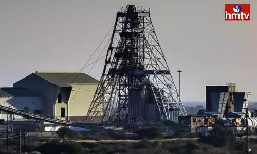 Elevator drops 650 feet at a platinum mine killing 11 workers and injuring 75