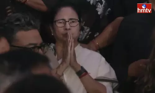 Mamata Banerjee Protested By Singing The National Anthem
