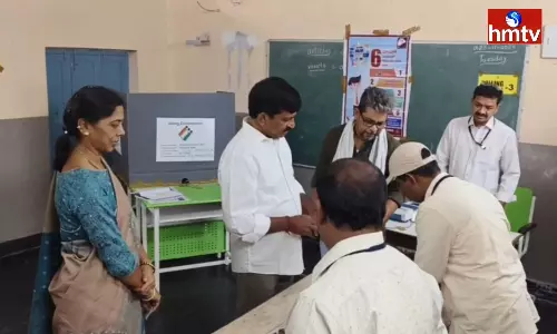 Ponguleti Srinivas Reddy Couple Cast To Vote At Narayanapuram Polling Station In Kallur Mandal Of Khammam Ponguleti Srinivas Reddy Couple Cast To Vote At Narayanapuram Polling Station In Kallur Mandal Of Khammam