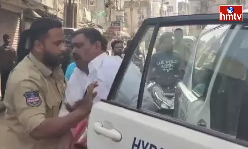 Fight Between AIMIM Party And Congress Leaders