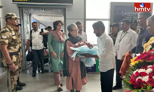 Congress Sonia and Rahul Gandhi Reach the Hyderabad Congress Sonia and Rahul Gandhi Reach the Hyderabad