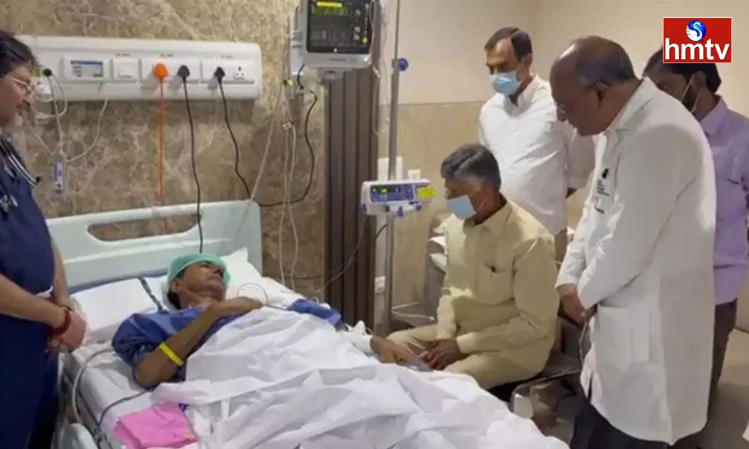 Chandrababu visited KCR In Yashoda Hospital