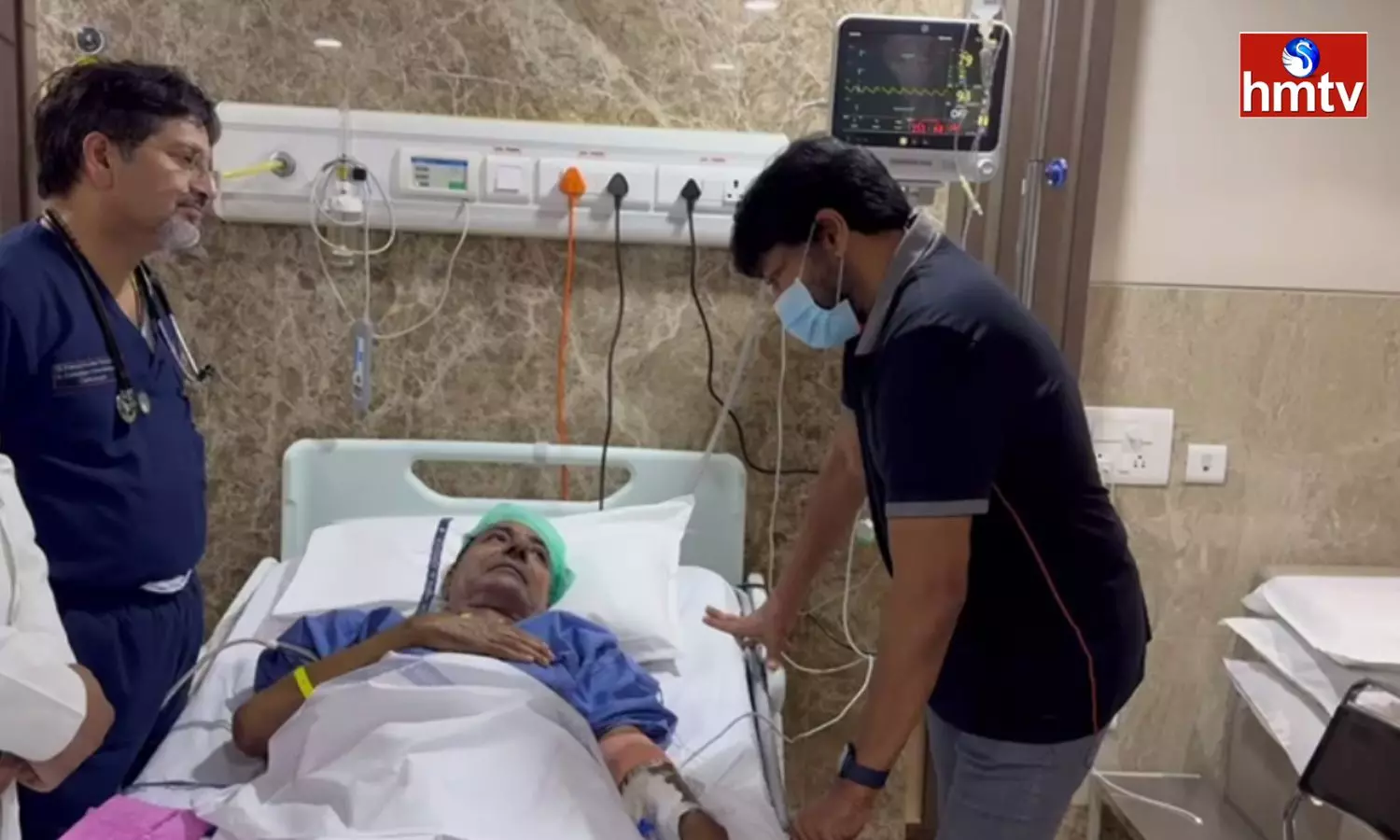 Megastar Chiranjeevi Visits KCR At Yashoda Hospital Hyderabad