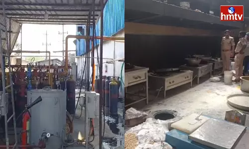 Cylinder Blast In Karachi Bakery Shamshabad