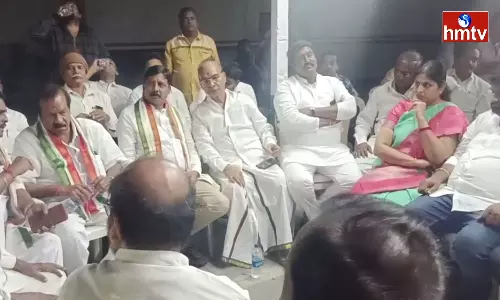 APCC chief Gidugu Rudra Raju Protested at the Congress office in Vijayawada