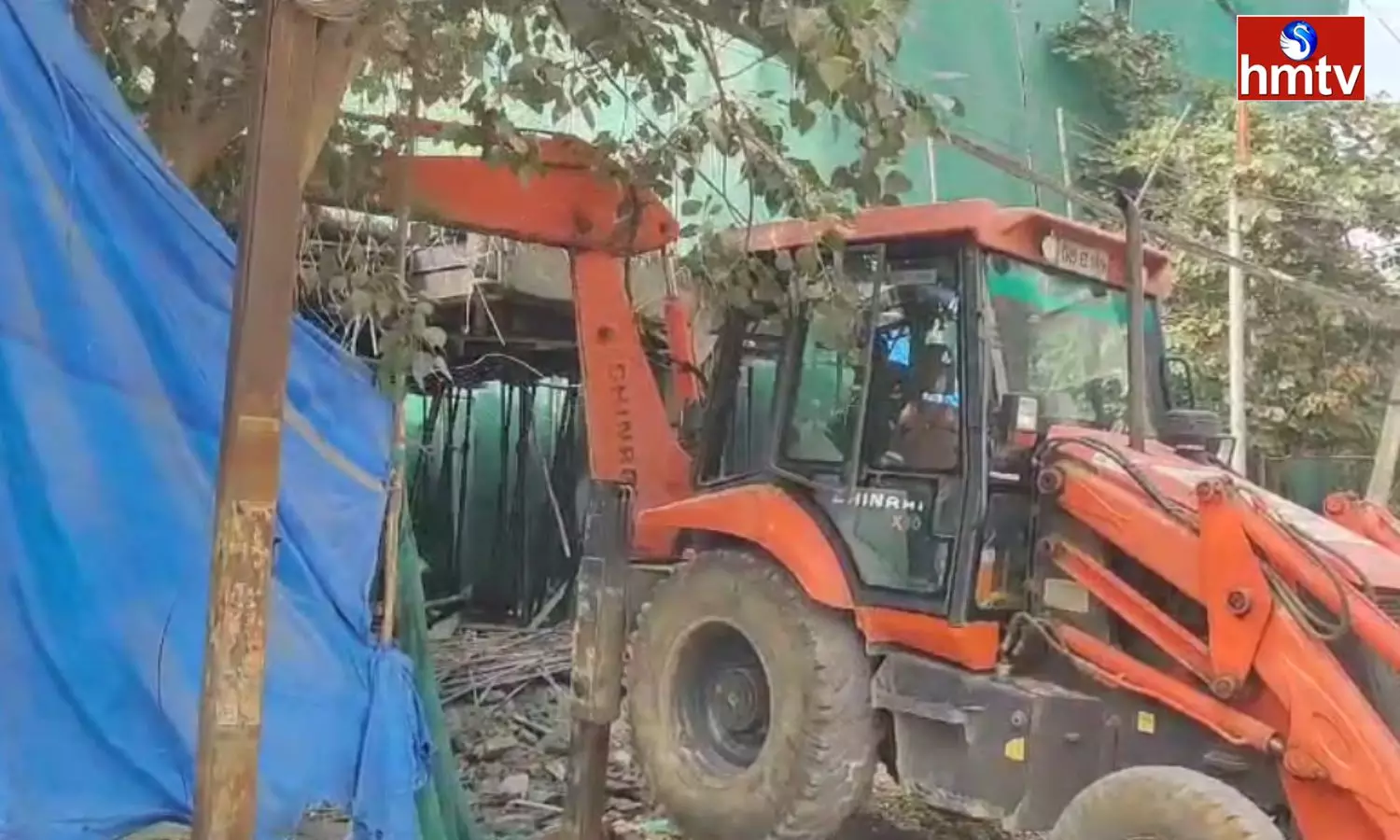 Ghmc Demolishing Illegal Construction In Madhapur Ghmc Demolishing Illegal Construction In Madhapur