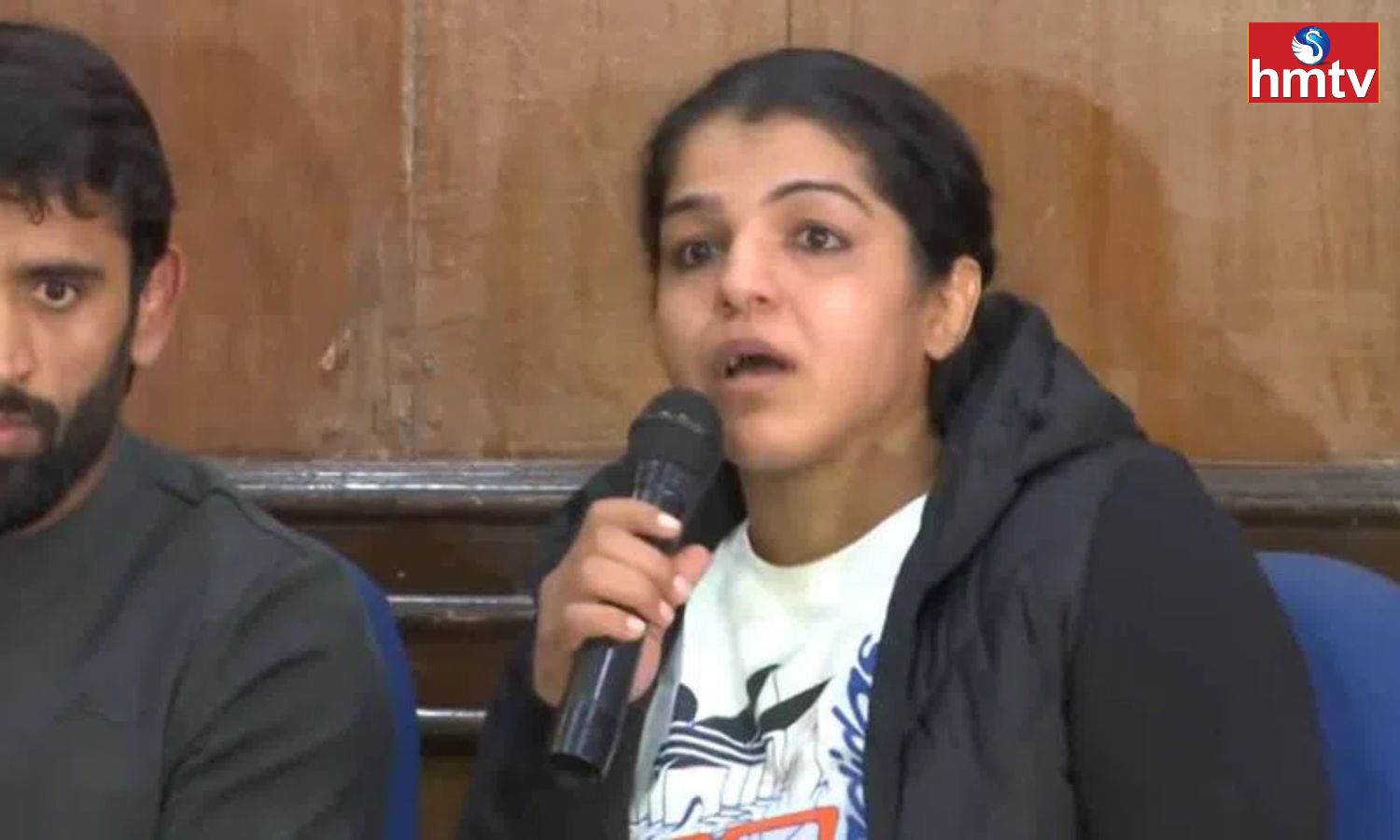 Sakshi Malik కుస్తీ వ‌దిలేస్తున్నా.. ఏడ్చేసిన సాక్షీ మాలిక్‌ I Am