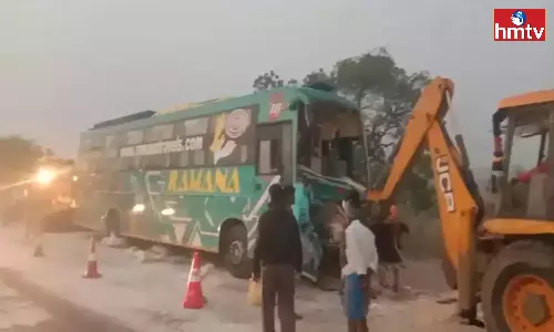 Four Killed In Road Accident Near Garladinne Anantapur District