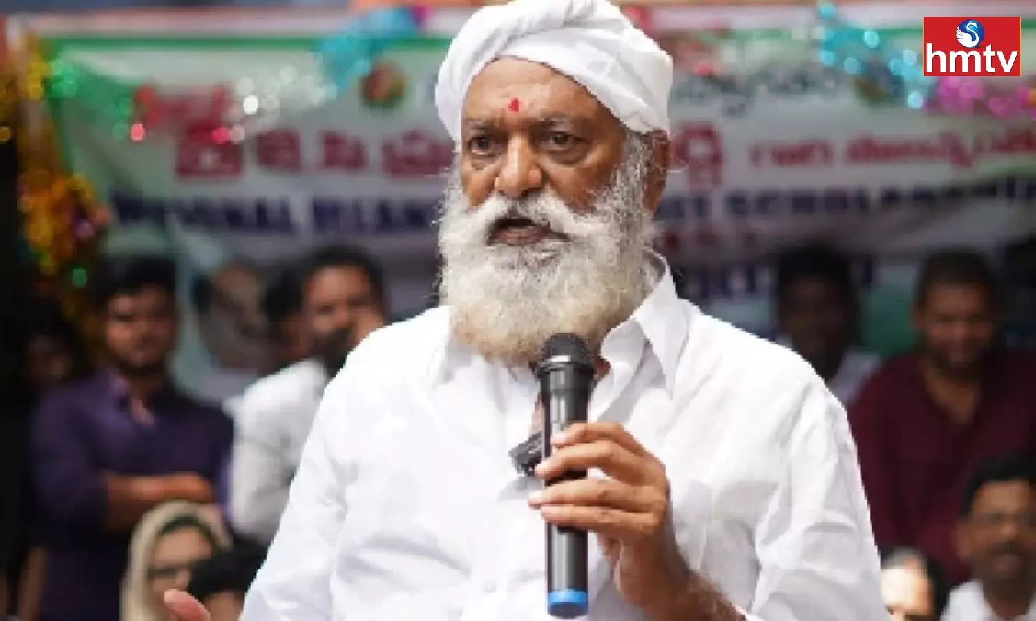 JC Prabhakar Reddy Paying Homage To Uyyalawada Narasimha Reddy statue