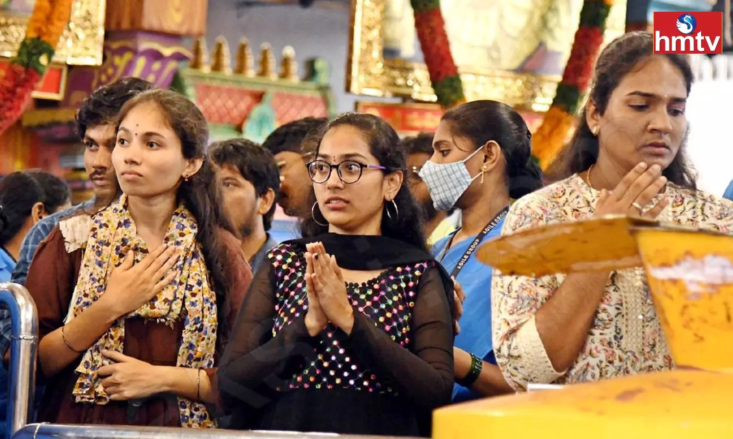 Huge Devotees in Vijayawada Indrakeeladri Temple