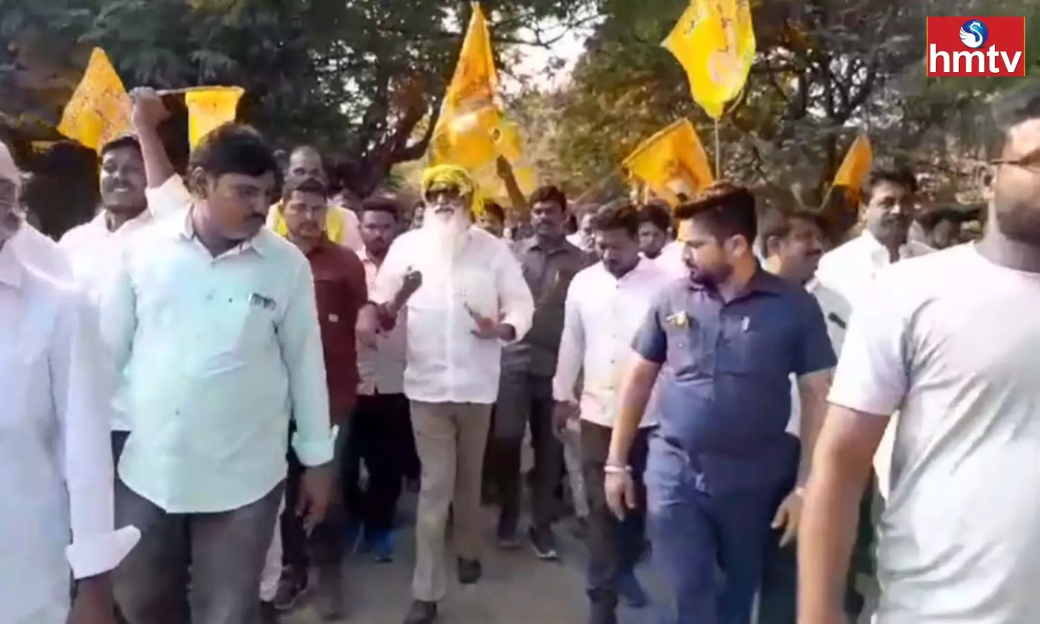 Former MLA JC Prabhakar Reddy Bus Yatra In Peddavadugur Mandal