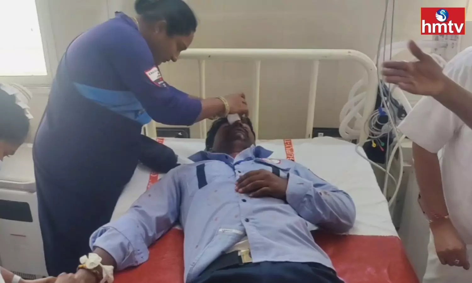 People Attack Security Personnel At Nandyal Government Hospital People Attack Security Personnel At Nandyal Government Hospital