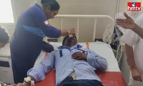 People Attack Security Personnel At Nandyal Government Hospital People Attack Security Personnel At Nandyal Government Hospital