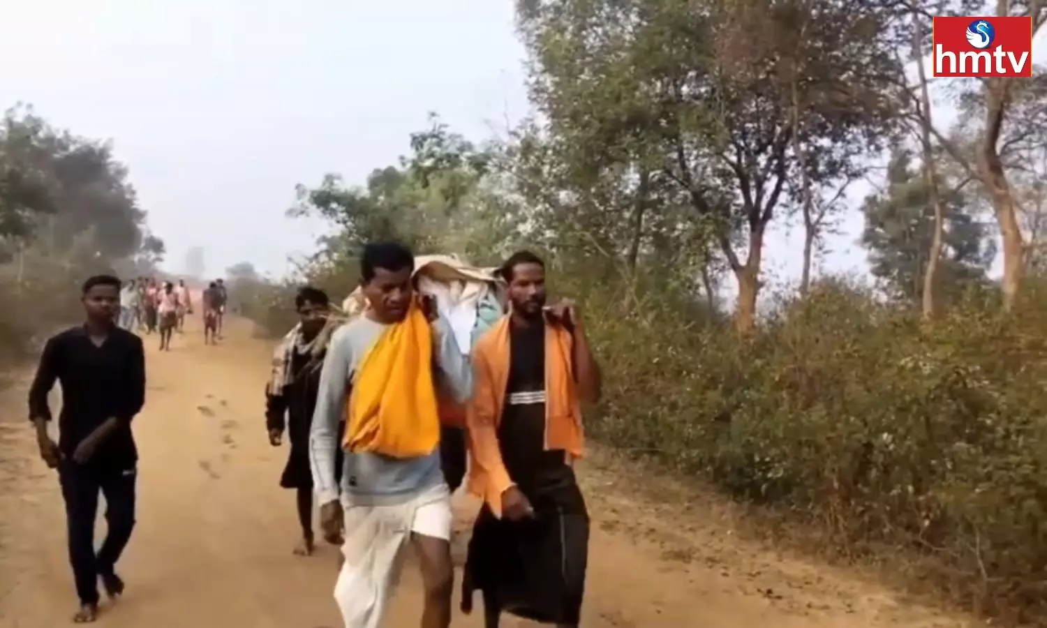 The Husband Carried his Wife DeadBody for 20 Kilometers in Odisha