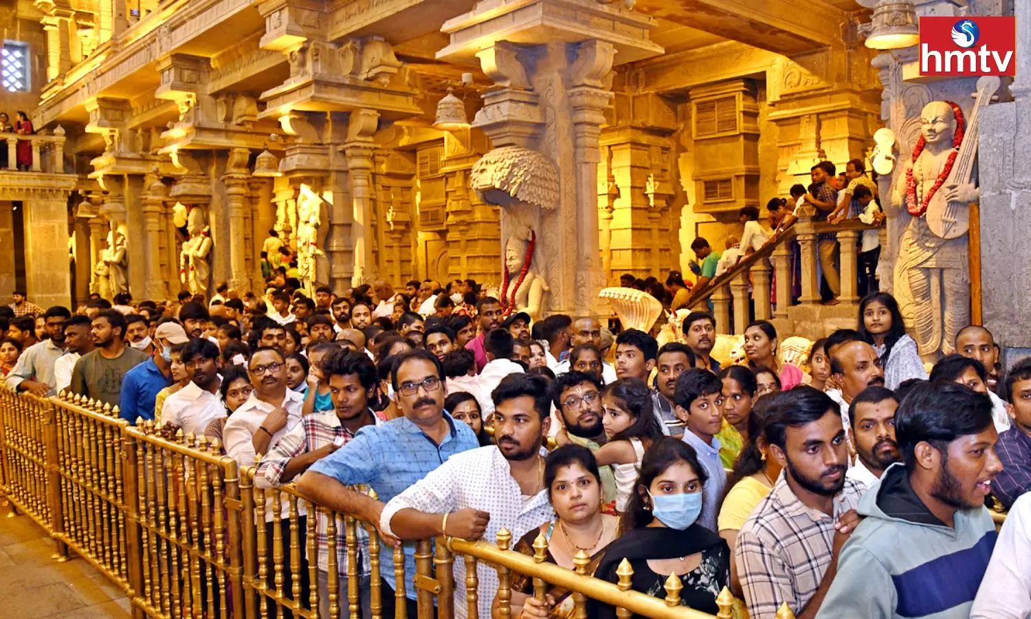 Huge Devotees  Rush At Yadadri Temple