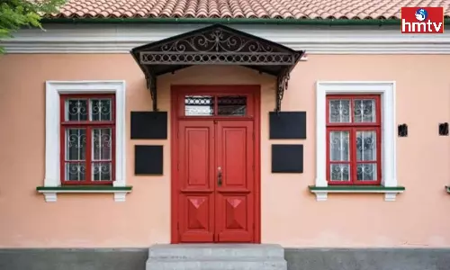 According To Vastu Such Pictures Should Be Placed Near The Main Door Of The House These Benefits Are Available