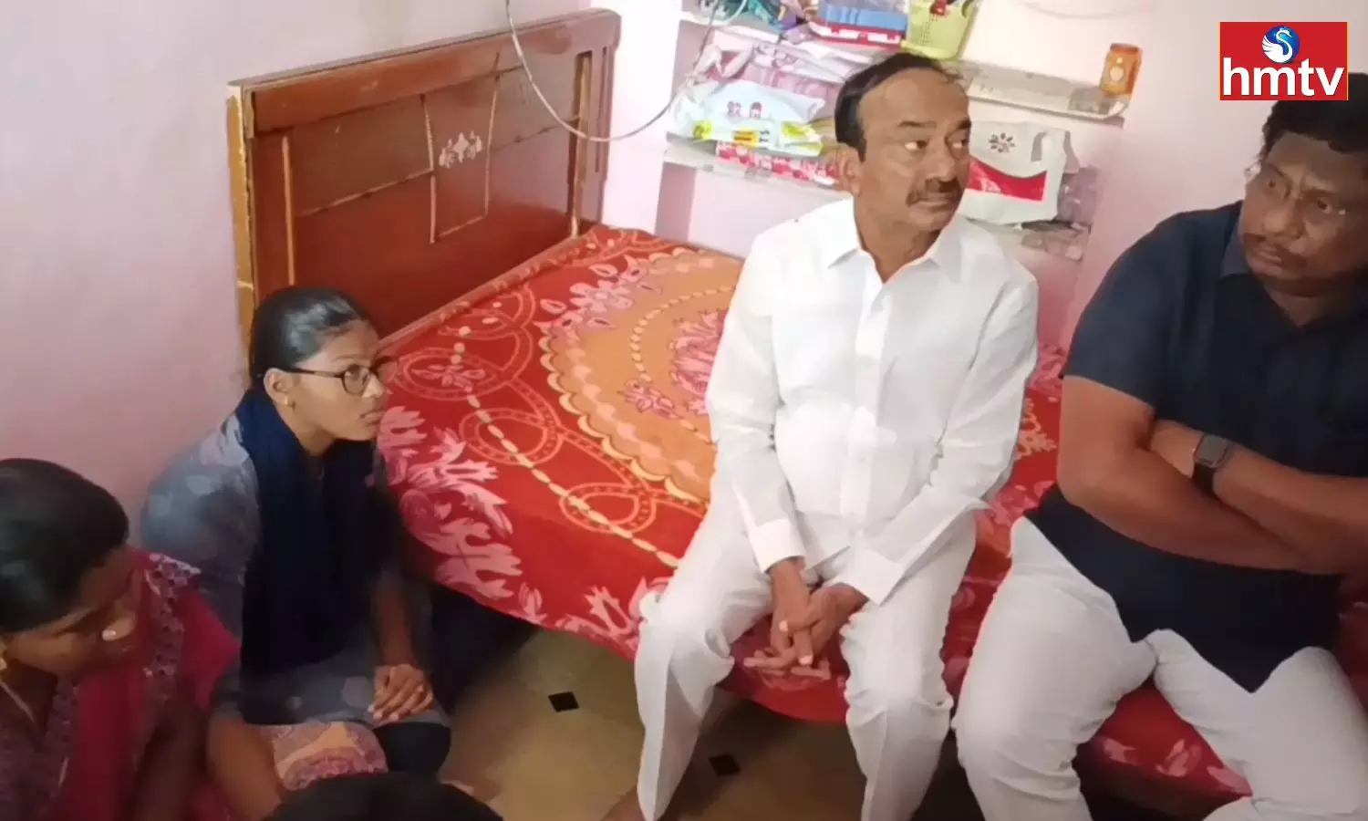 Etela Rajender Visited The Family Of The Murder BJP Leader Singotam Ramudu