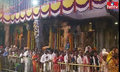Huge Devotees Rush At Tirumala Tirupati Temple