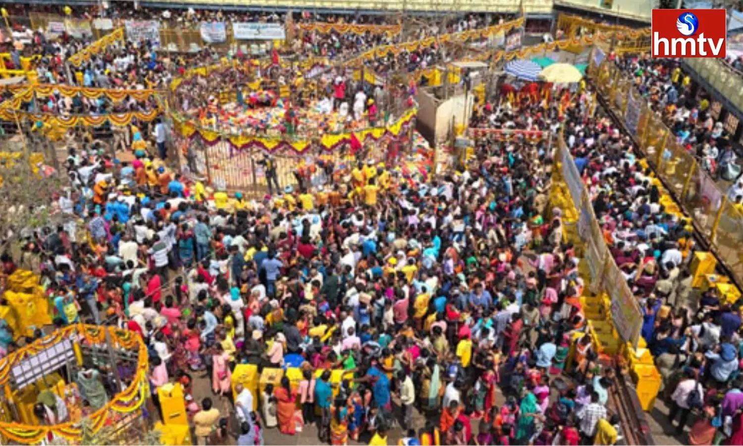 Huge Devotees Rush At Medaram Jatara