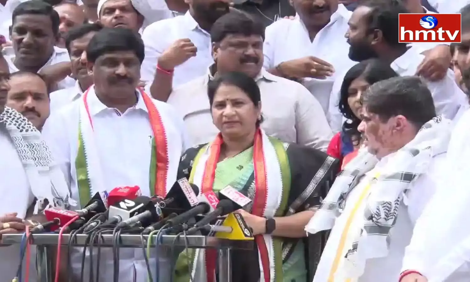 GHMC Deputy Mayor Joined Congress Mothe Srilatha And Husband Shobhan Reddy