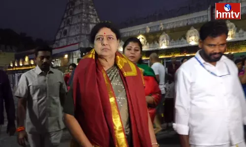 Shashikala Visits Tirumala Temple Shashikala Visits Tirumala Temple