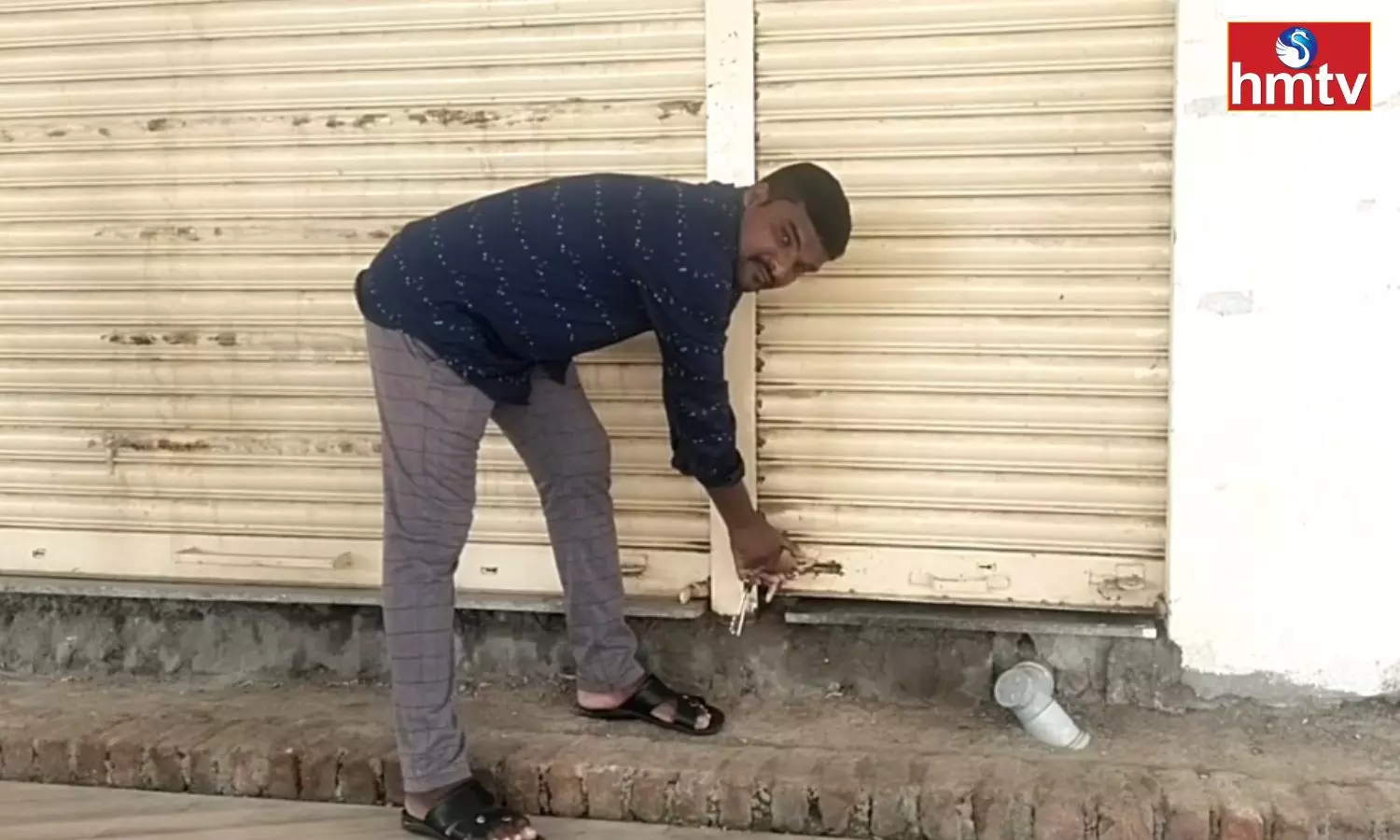 Landlord Locks Tahsildar Office For Not Paying Rent