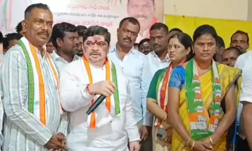 Minister Ponnam Prabhakar fire on BRS