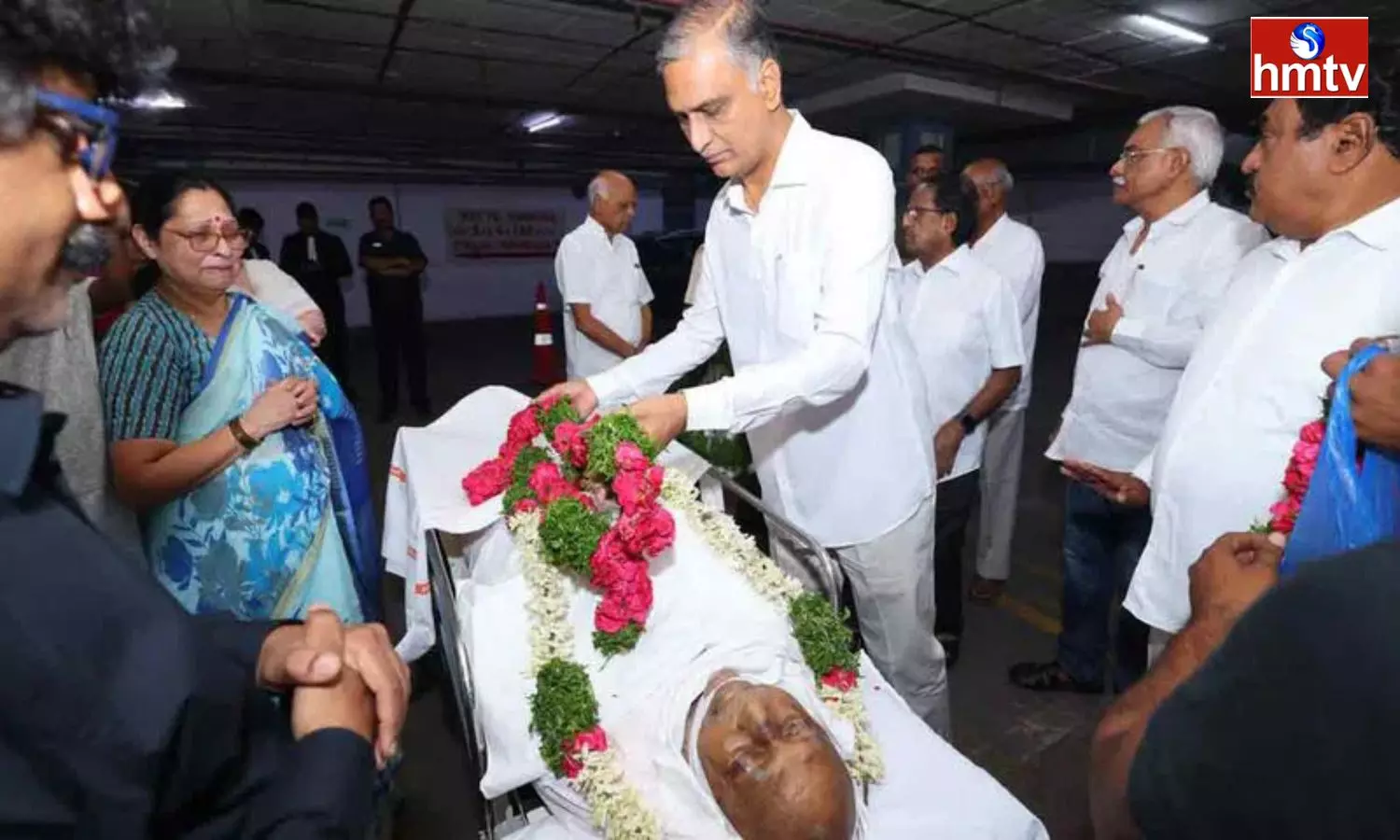 Harish Rao Pays Floral Tribute To Sudhakar Rao