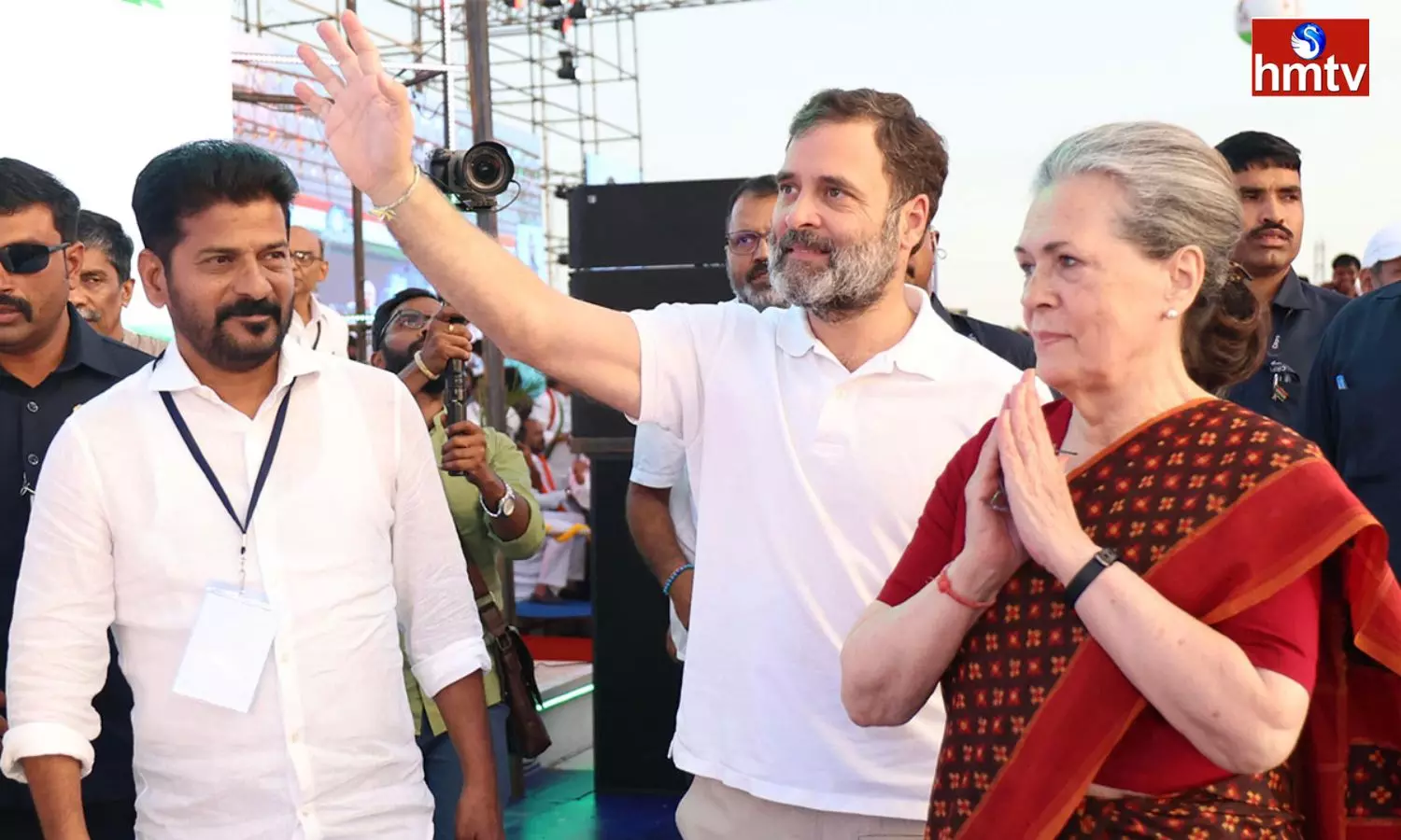 CM Revanth met with Sonia Gandhi and Rahul Gandhi