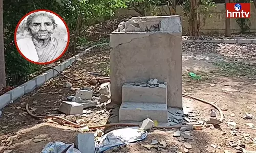 Removal Of Chakali Ilamma Idol