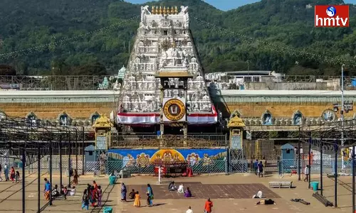 Huge Devotees Rush At Tirumala